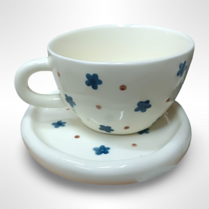 كاسة ماج بورسلان مع صحن هاند ميد مرسم ورد ازرق